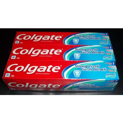 Colgate toothpaste 200 gram in 3 pcs per packet