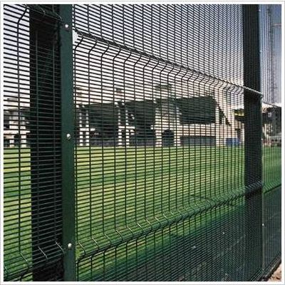 Wire Mesh Fence, Made of Color Steel Plate, Available in Different Sizes