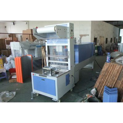 Shrink Wrapping Machine for Plastic Bottles Packaging Machine with a Tray