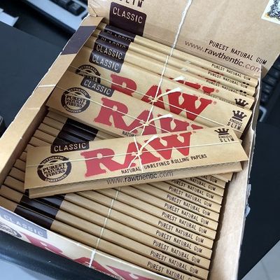 RAW SMOKING KING SIZE ROLLING PAPERS