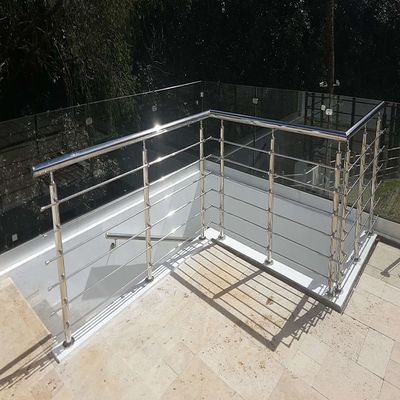 Stainless steel balustrade for porch