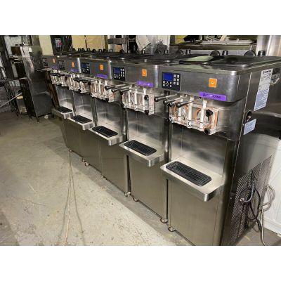 Stainless Ice Cream Maker Machine Pre Cooling Soft Serve Ice Cream Machine 36~40L H