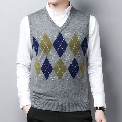 mens Diamonds pattern sweater vest sleeveless wool sweater knit vest