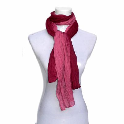 Dual color crinkled scarf