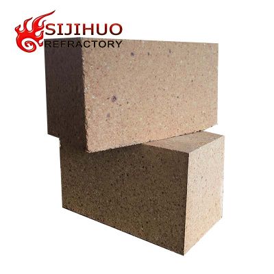 Alkali-resistant brick for cement rotary kiln