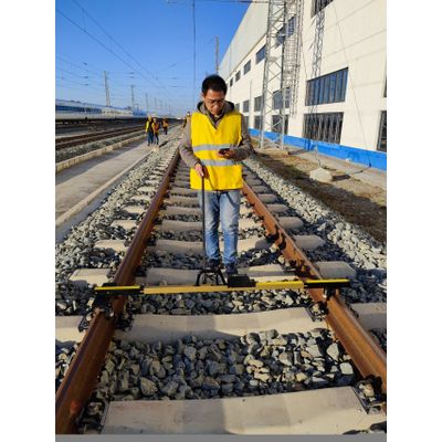 Digital rolling track gauge for rail inspection