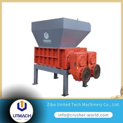 A four shaft shredder cutting paper or tyre and so on