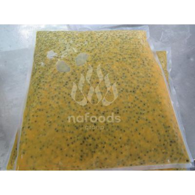Frozen passion fruit pulps with seeds