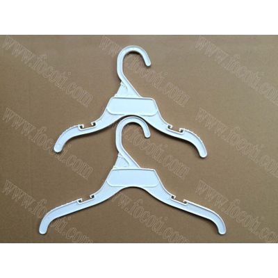 495 496 472 plastic hanger