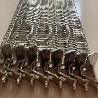 Stainless Steel Flat Plate Wire Mesh Conveyor Belt with Baffle