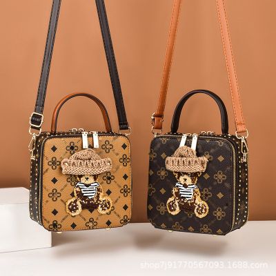 2023 autumn and winter new small square bag street trend cartoon live broadcast single shoulder Mess