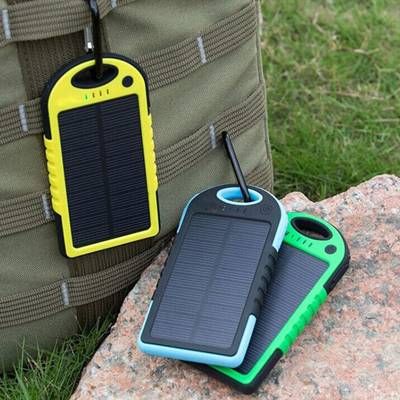 2016 Hot selling dual USB 5V 2A portable 5000mah waterproof solar power bank for mobile charger