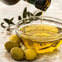 Italian TOP Quality Evo Cold Pressed Extra Virgin Olive Oil for Dressing - 1L Glass Bottle thumbnail image